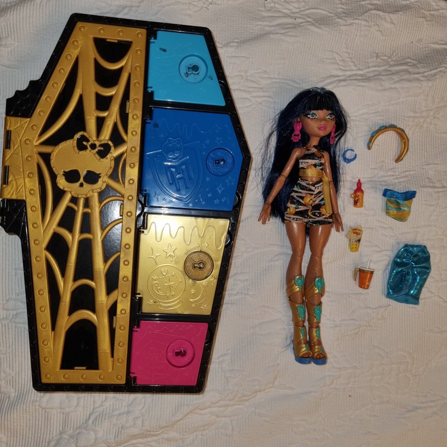 Monster High G3 Cleo De Nile Skulltimate Secrets 1