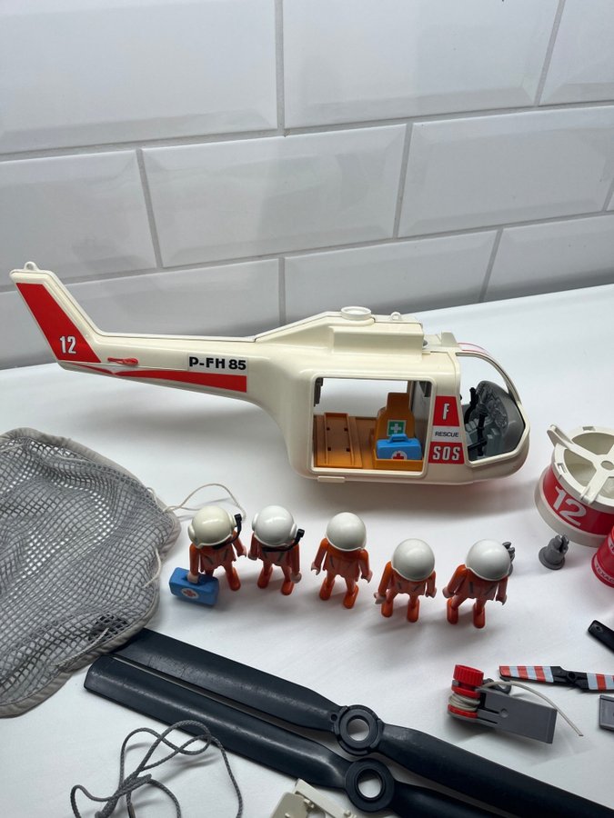 Playmobil Räddningshelikopter 3789  Polishelikopter 3144 från 90-talet