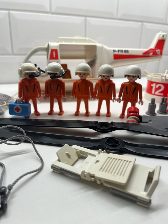 Playmobil Räddningshelikopter 3789  Polishelikopter 3144 från 90-talet