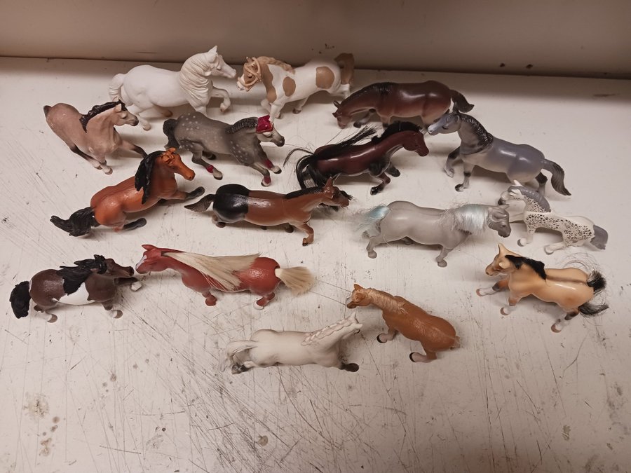 15 stycken Schleich hästar