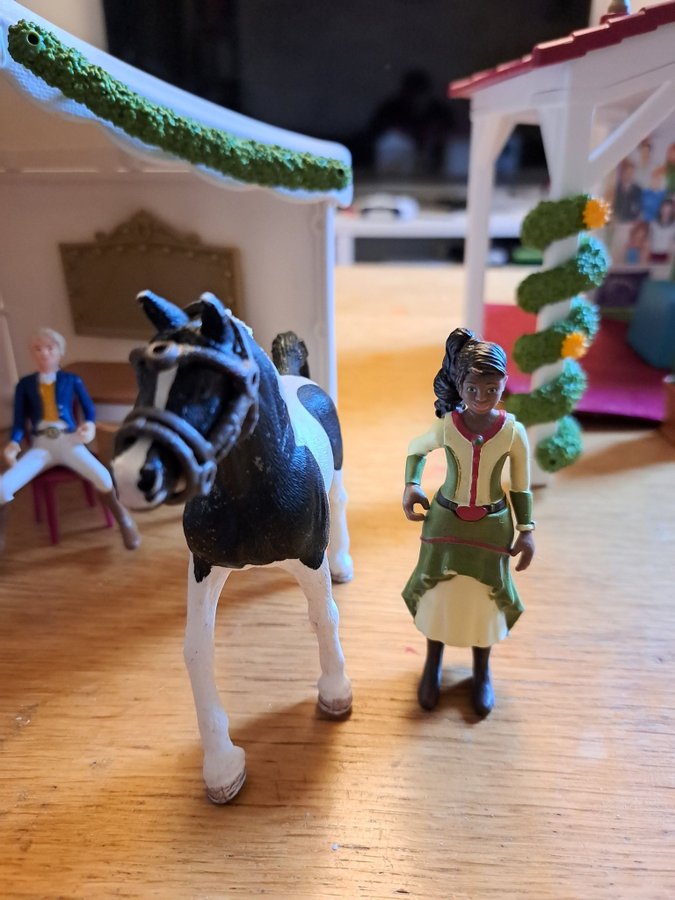 Schleich Stall med tillbehör