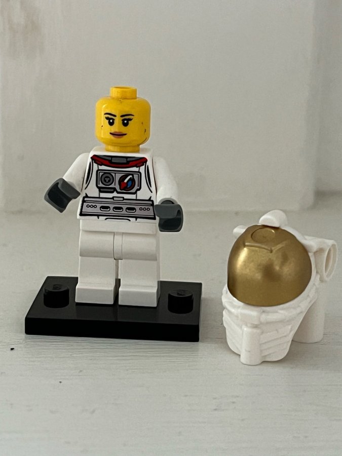 LEGO minifigur kvinnlig astronaut - Female astronaut. Fint skick.