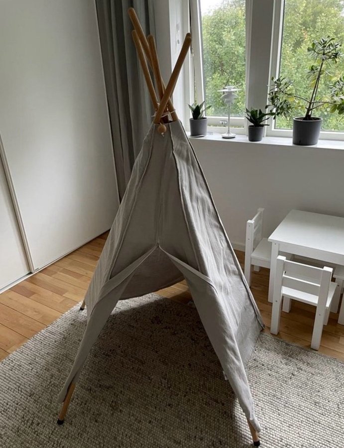 Tipi Tält / lektält från Roommate i grått