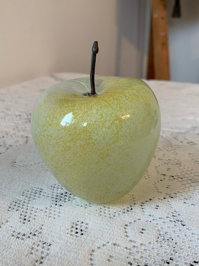 Glasäpple handblåst äpple i glas Gunilla Kihlgren