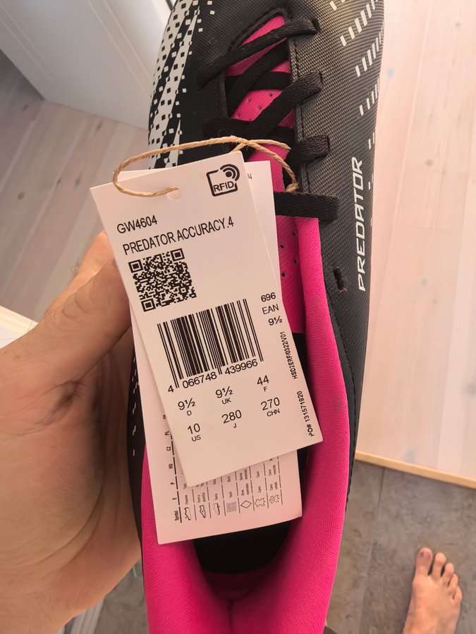 Adidas Predator Accuracy4 Fotbollsskor Svart/Rosa Storlek 44 HELT NYA