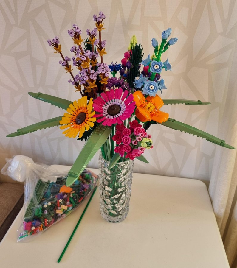 Stor vacker bukett med Lego Botanical Collection Flowers + extra bitar - se text