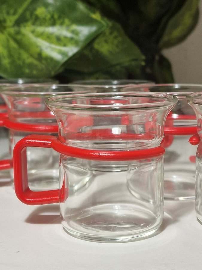 Fina glögg,Glas med röda plasthandtag retro glögg muggar