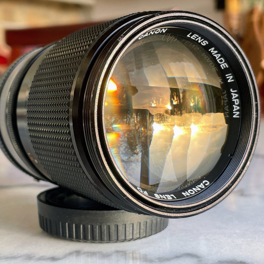 Canon FD 135mm f2.5 w/extendable lens hood + filter + case