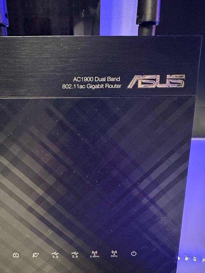 ASUS RT-AC68U/AC1900 Dual Band Router (AiMesh)