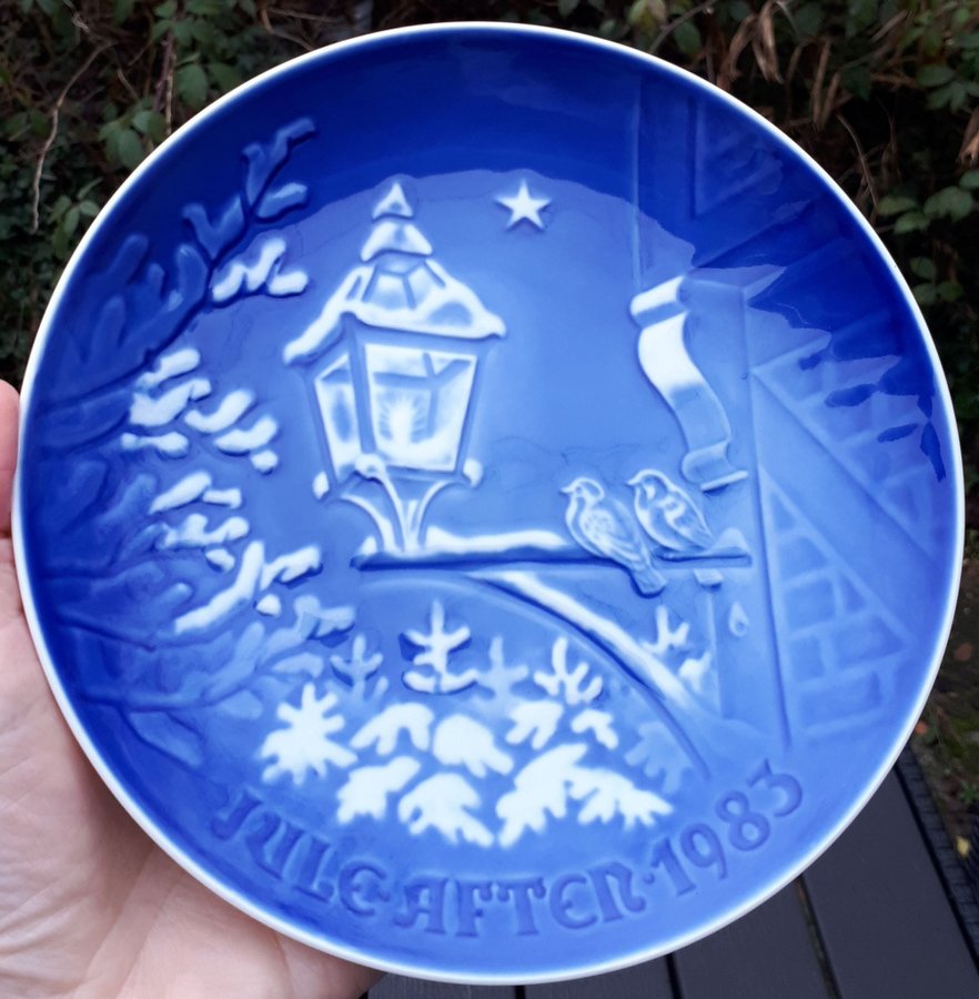 1983 Bing  Grondahl Like-New Christmas Plate. Buy up to 6 = pay shipping for 1!