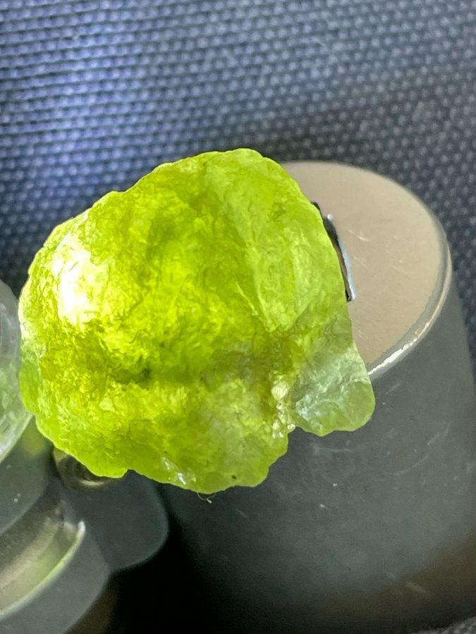 Ca 20 CARAT HÖG KVALITET! AA++ ÄKTA PERIDOT KRISTALL från NORGE