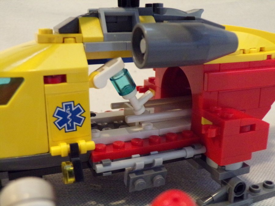 Lego City 60179 ambulance helicopter