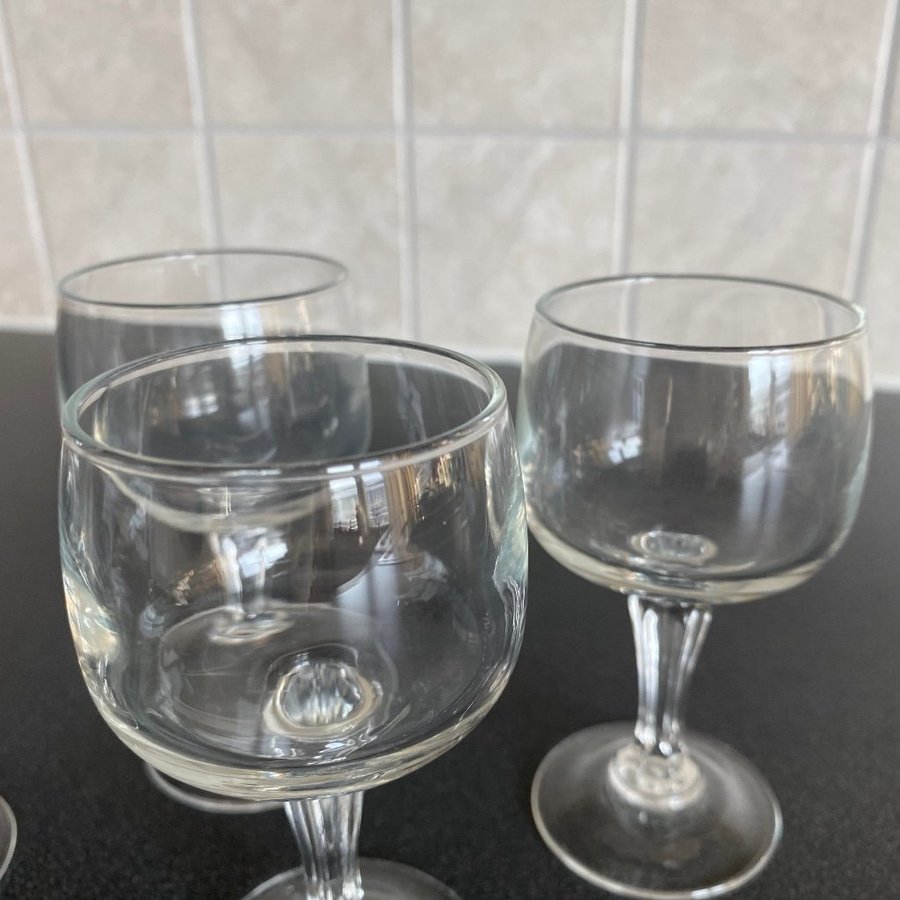 4 st Likörglas på fot, stämplade France, 9,8 cm höga, Vintage, Retro