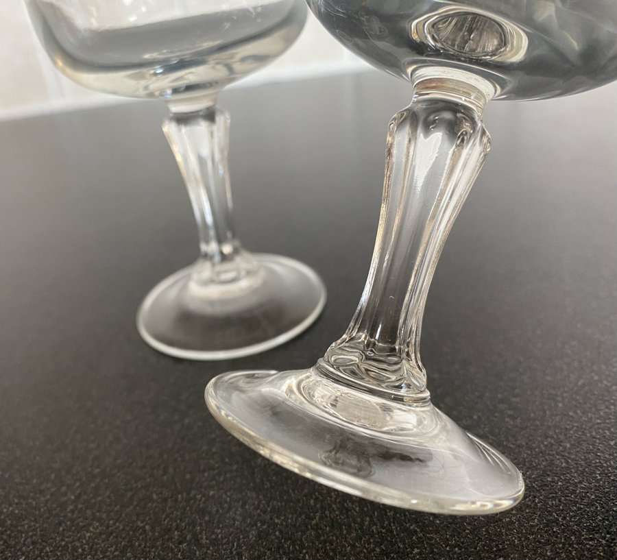 4 st Likörglas på fot, stämplade France, 9,8 cm höga, Vintage, Retro