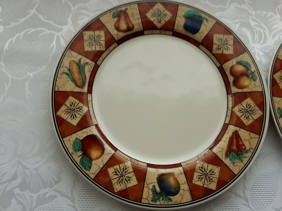 2 st Tallrikar "Banbury Fayre " Staffordshire tablevare England.