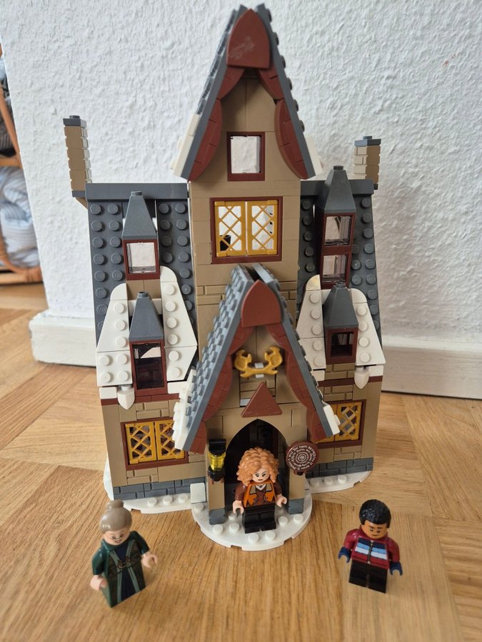 LEGO 76388 Harry Potter Hogsmeade village visit