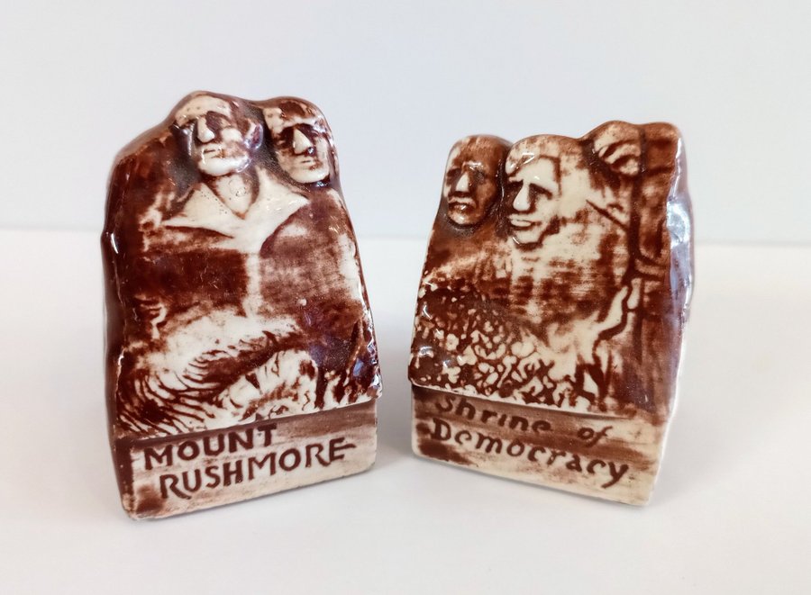 SALT + PEPPAR STRÖARE - I FORM AV MOUNT RUSHMORE - 1950-TAL - 1960-TAL - RARE