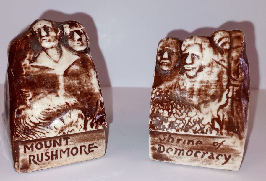 SALT + PEPPAR STRÖARE - I FORM AV MOUNT RUSHMORE - 1950-TAL - 1960-TAL - RARE