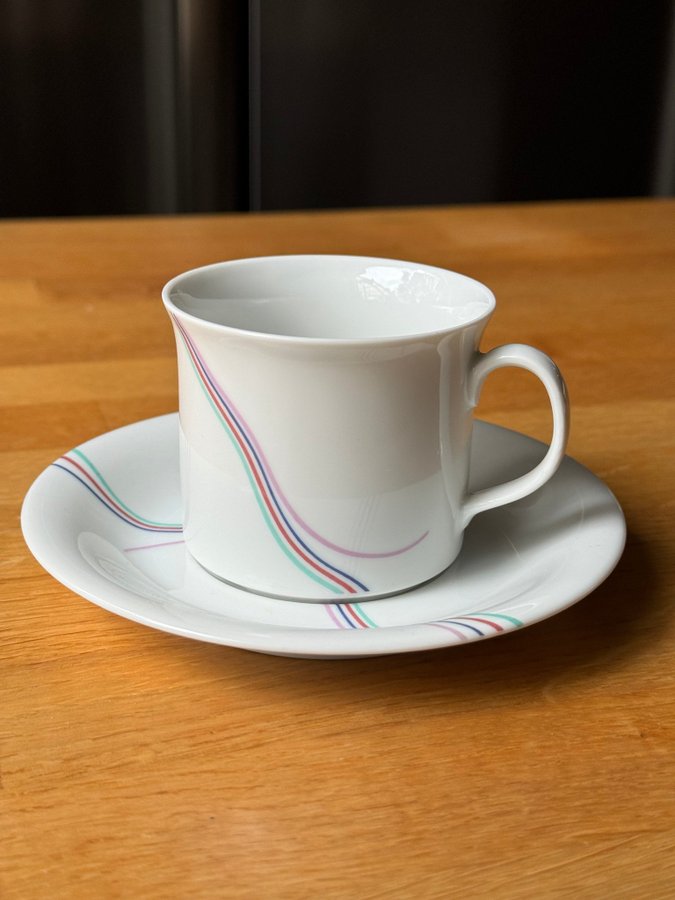 Rörstrand - Rainbow. Kaffekoppar med fat, design av Bertil Vallien