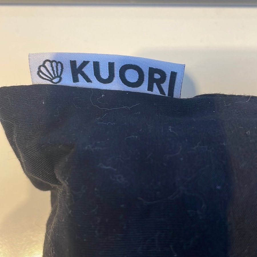 KUORI svart topp