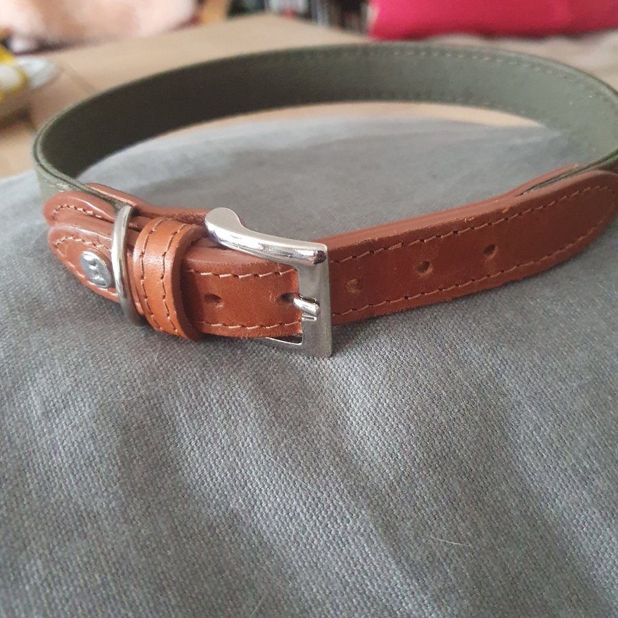 Super lyxigt läderhalsband från Denjo Dogs khaki  cognac