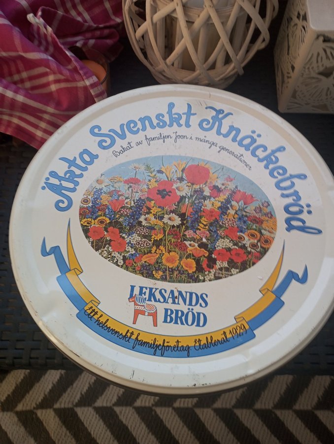 Lekands Knäckebröd Plåtburk höjd 14 cm diameter 30 cm