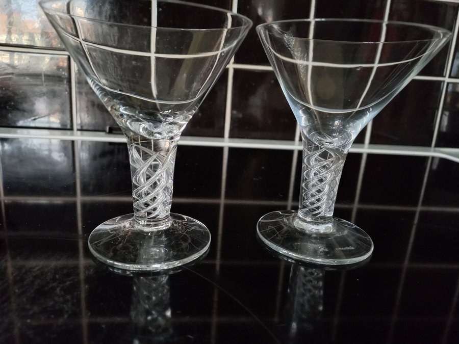 Fina COCKTAILGLAS 2 st martiniglas spiral i benet