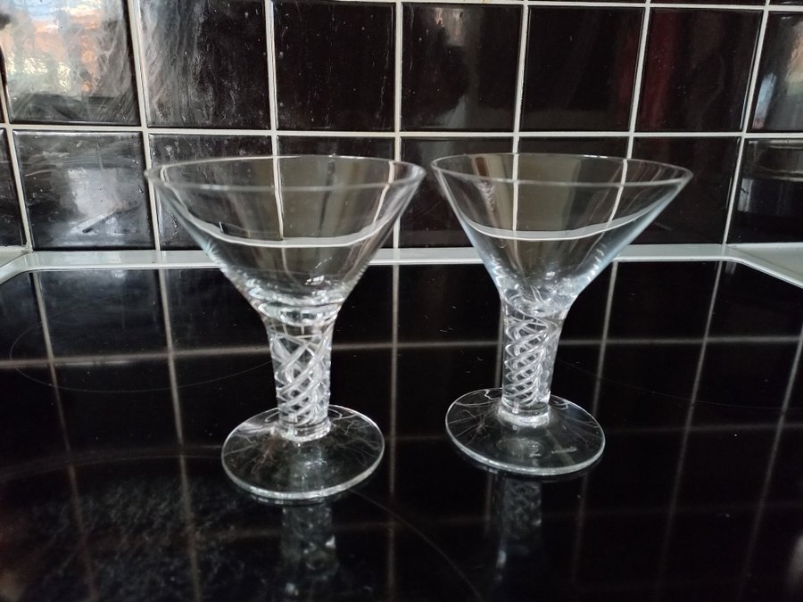 Fina COCKTAILGLAS 2 st martiniglas spiral i benet