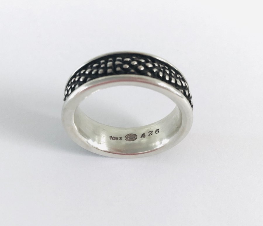 Str 56. Unisex sølv ring. Design af Lene Munthe for George Jensen.