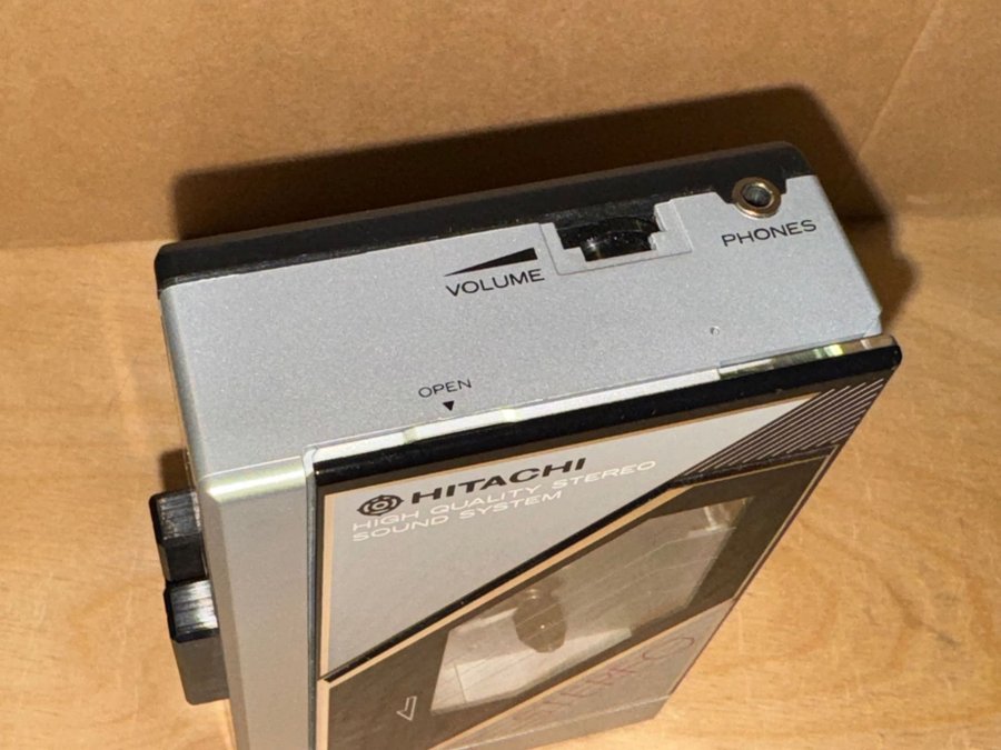 Hitachi CP-100 Stereo Cassette Player Freestyle