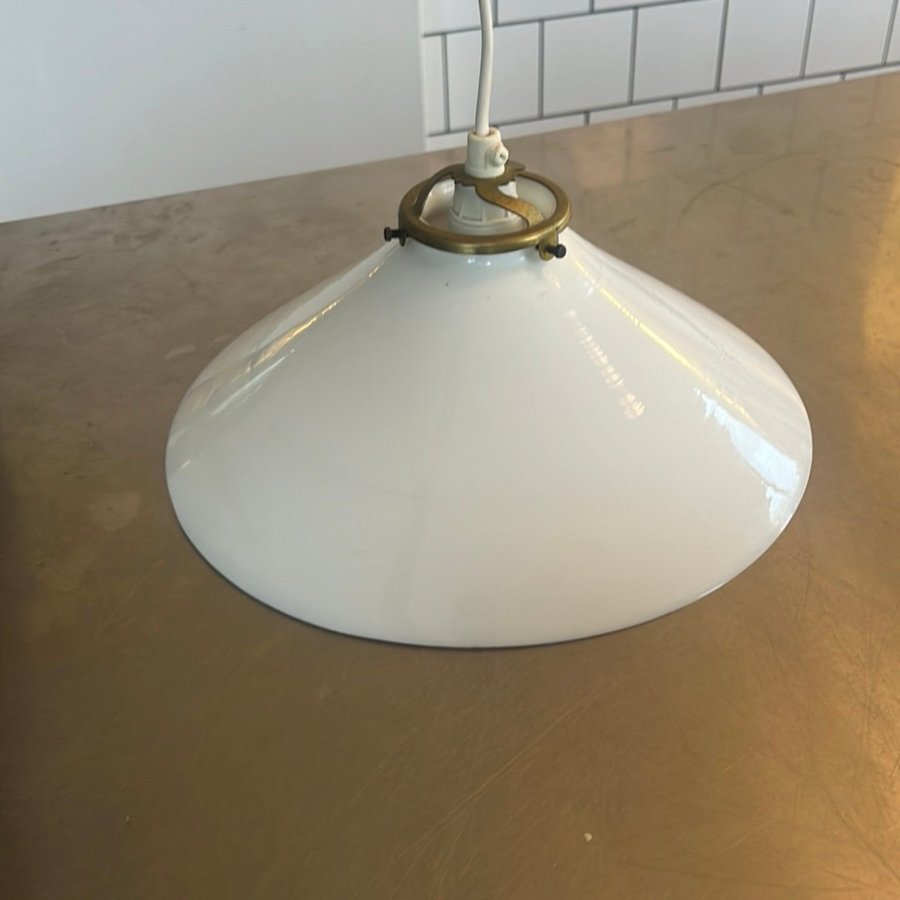 Vintage Stor Skomakarlampa Lampa Fönsterlampa Glas Mässing Opal