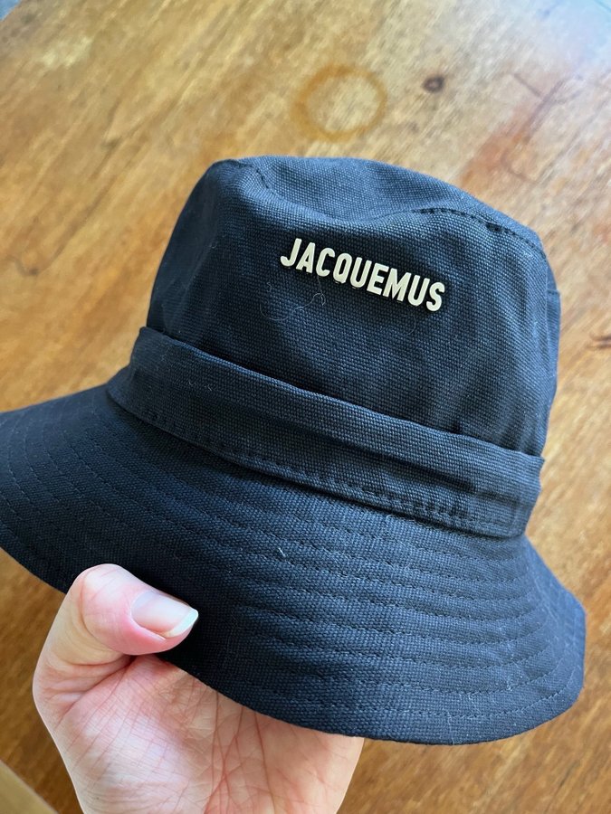 Bucket hat från Jacquemus