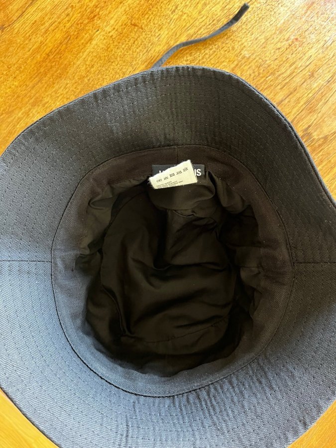 Bucket hat från Jacquemus