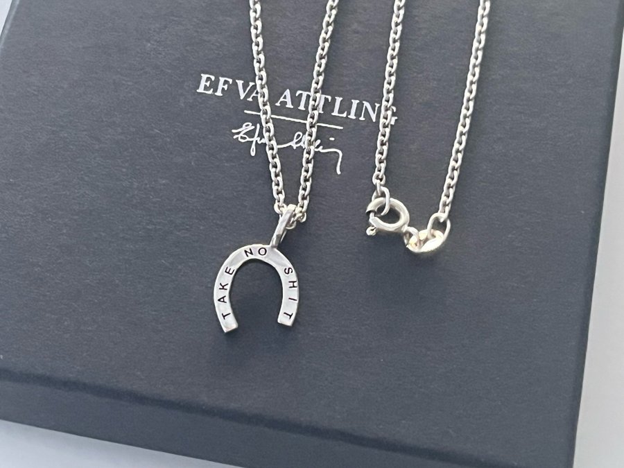 Efva Attling Little Take No Shit, halsband i silver.