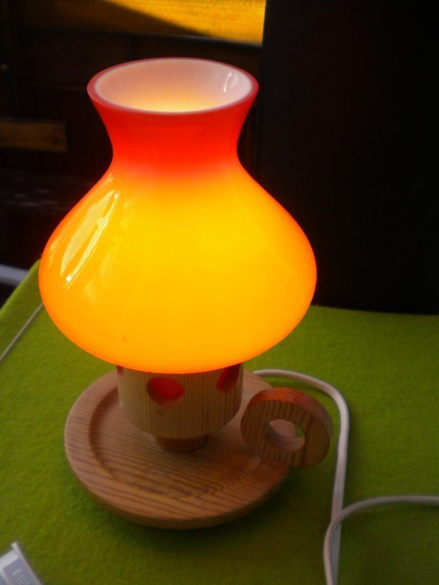 BORDSLAMPA MED ORANGE KUPA FOT I FURU 1960 - 70 - TAL Nr 3