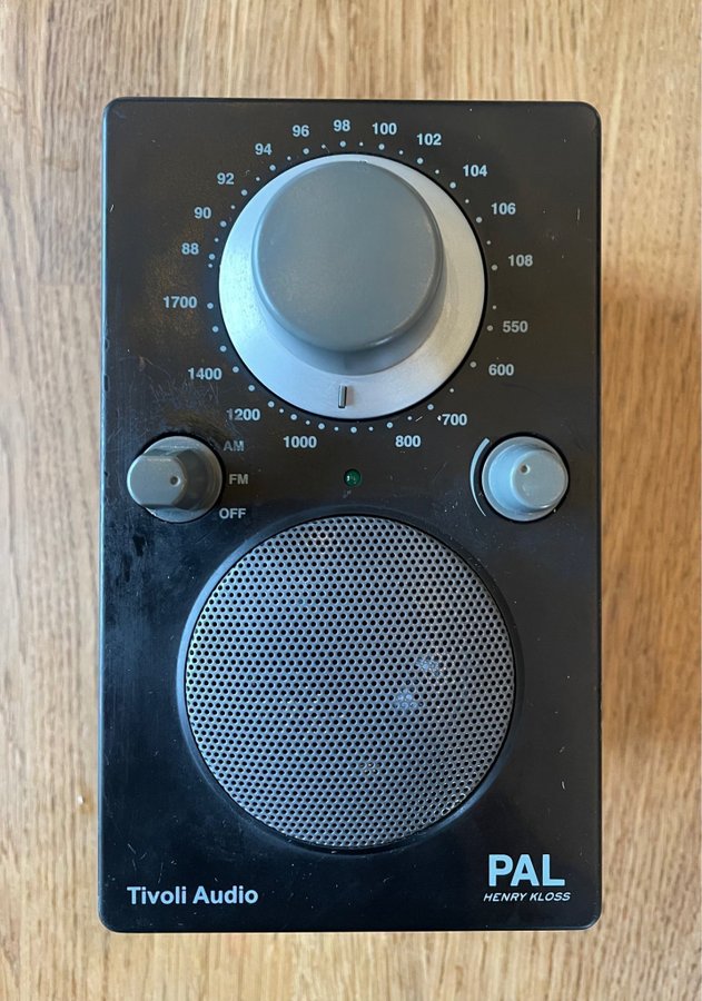 PAL HENRY KLOSS Tivoli Audio One FM/AM svart