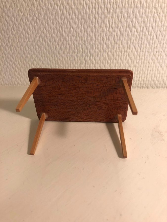 Retro Lundby fyra stolar och ett bord i teak (?)