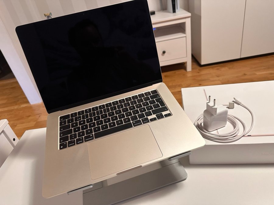 MacBook Air M2 15-tums