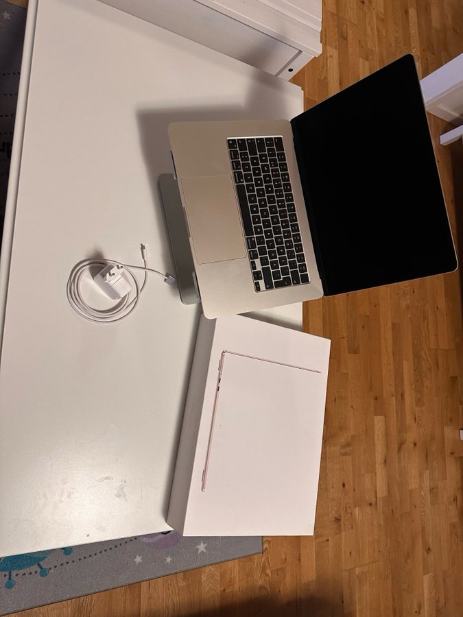 MacBook Air M2 15-tums