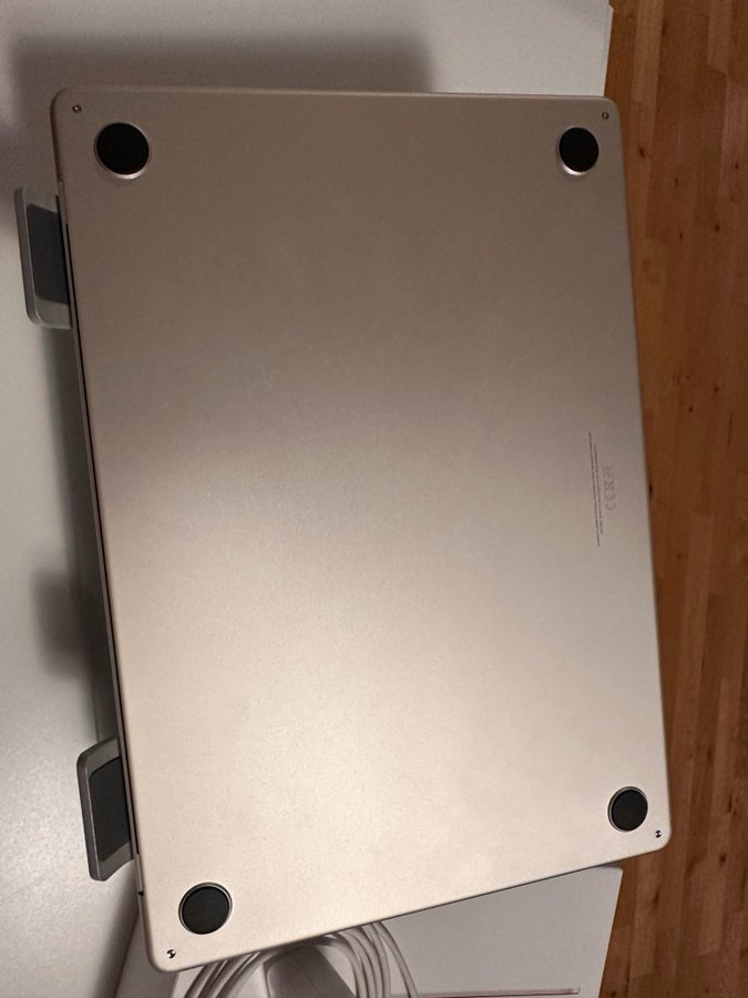 MacBook Air M2 15-tums