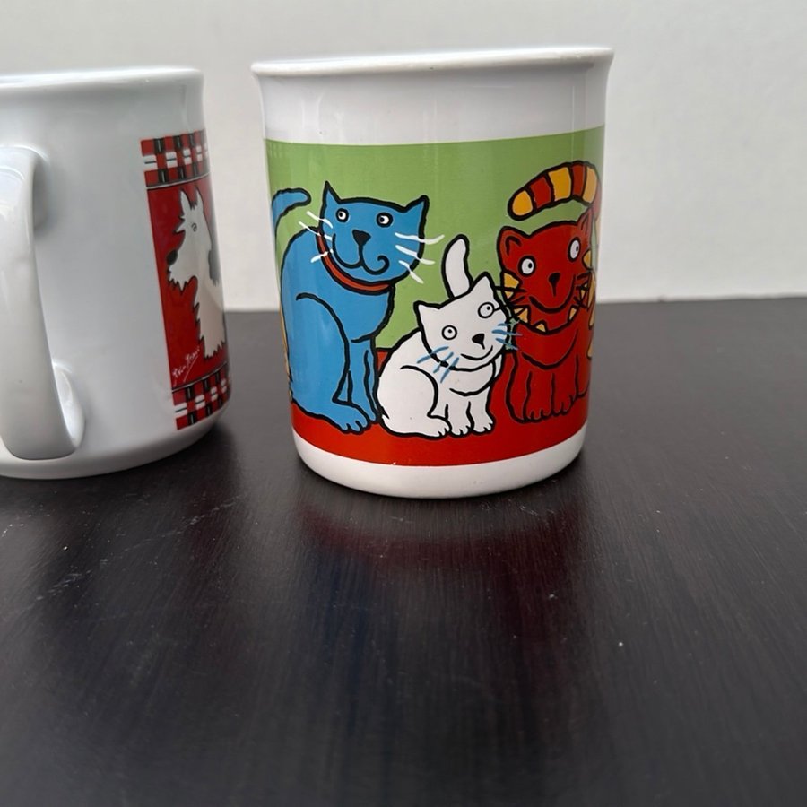 Tams Mug Mugg Röd mugg med rolig katter och hundar. Från England