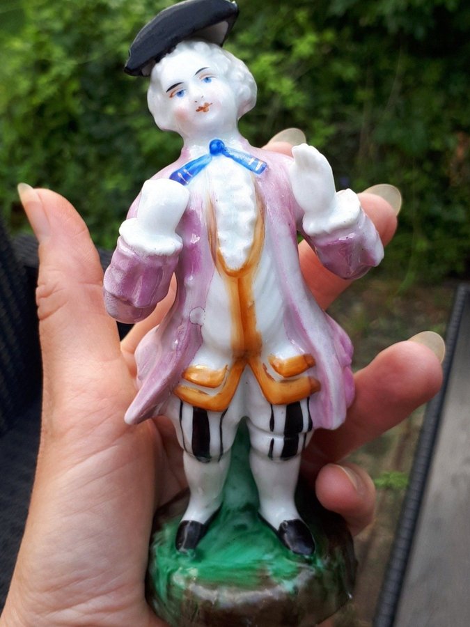 Old Handpainted Figurine. Antik Porslinsfigur. Porcelænsfigur. Porcelæn. Porslin