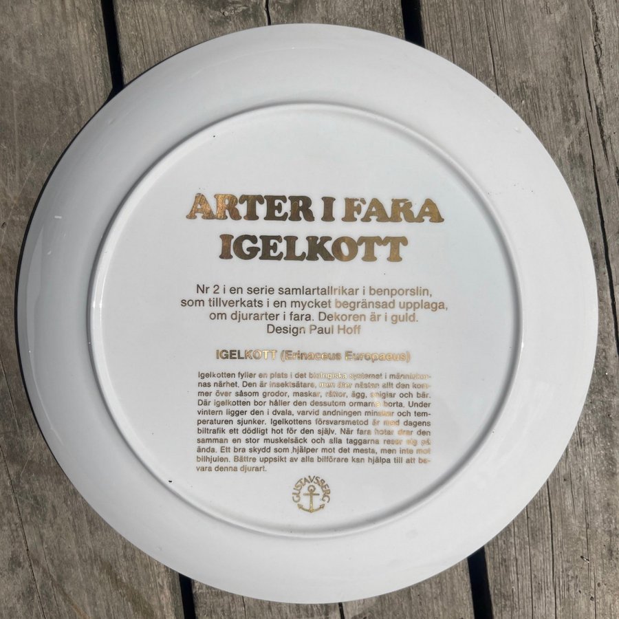 Fin samlartallrik "Arter i Fara” med en Igelkott i fint skick