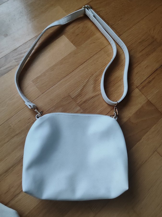 white shoulder bag