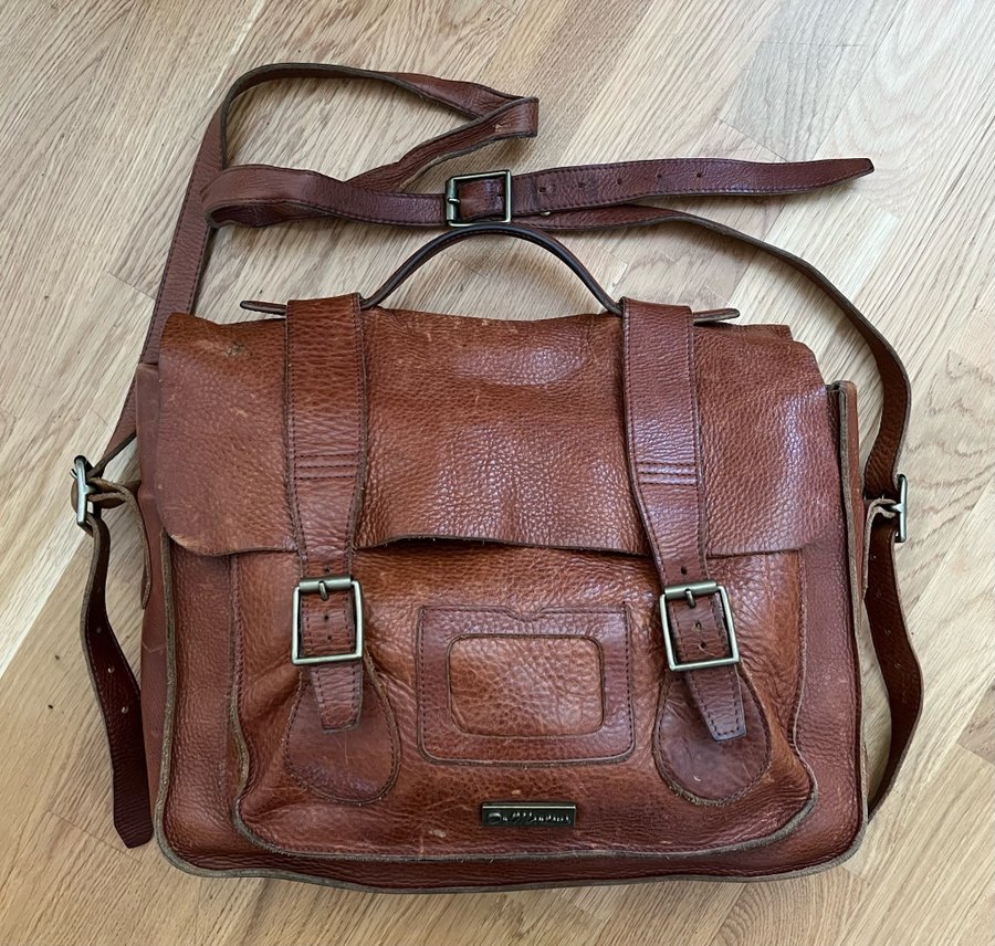 Dr Martens crossbody/messenger/laptop läderväska