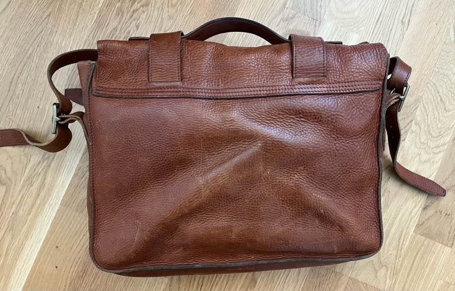 Dr Martens crossbody/messenger/laptop läderväska