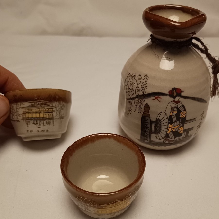 Sake Set med Geisha Motiv