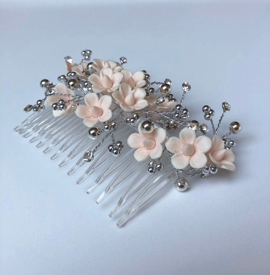 Gorgeous vintage floral hair accessorie