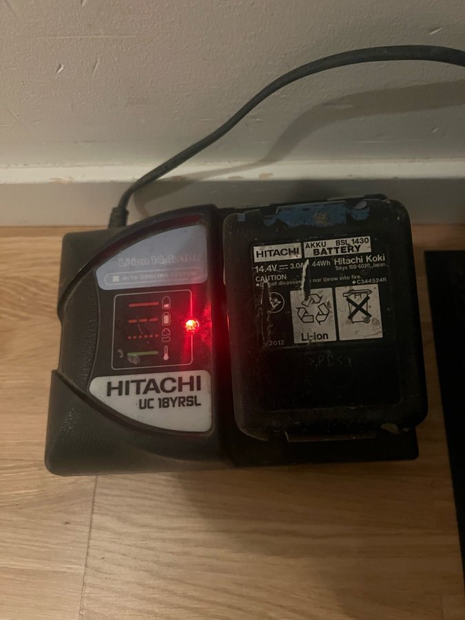 Hitachi BSL 1430 batteri och laddare