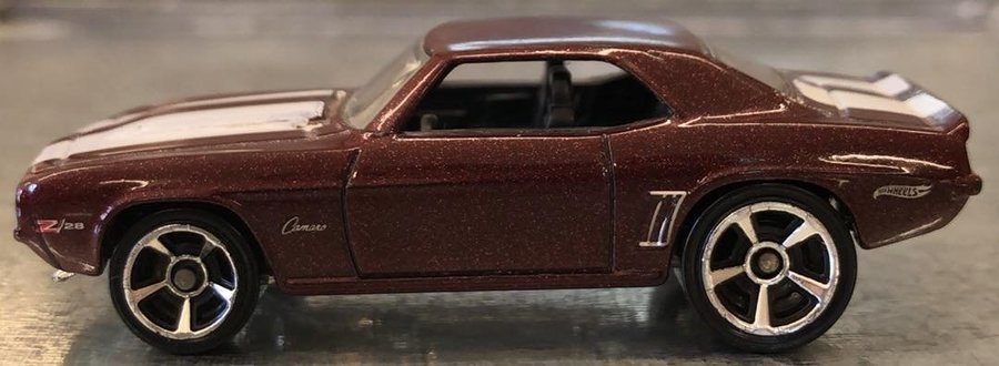 Hot Wheels '69 Camaro 1:64